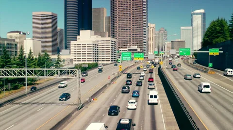 Freeway into Downtown Seattle Stockbeeldmateriaal 32716785