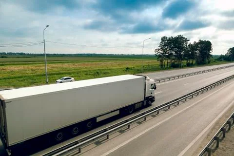 Freeway in front of the city Fotos Stock