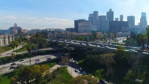 Freeway traffic aerial shot in Los Angeles. Camera moving right 스톡 동영상 87518655