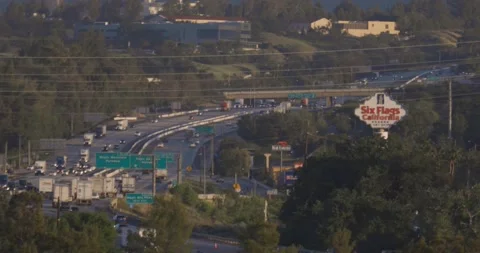 Freeway traffic past close up Six Flags Magic Mountain in Santa Clarita (audio) Stock-Footage 201026090