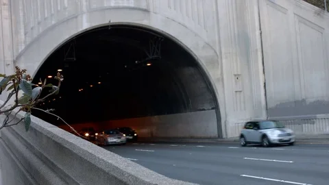 Freeway Traffic Tunnel Bus Passing Vídeo Stock 70298848
