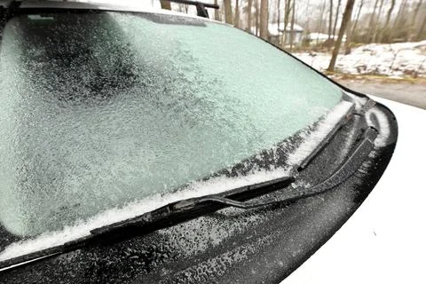 Freezing Rain Creates a Layer of Ice and Coats a Passenger Vehicle. Close up of Foto stock