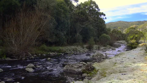 Freezing water 動画素材 165988967