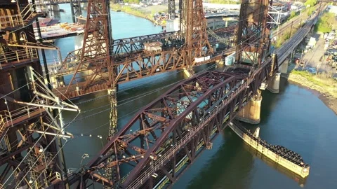 Freight tracks and bridge piers on the Jersey City riverbank Vidéo 130306506