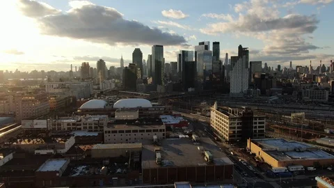Freight tracks on the edge of Long Island City in Queens 库存影片 103192735