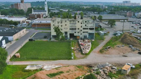 Freight Train and Decrepit Building Aerial Vidéo 246943732