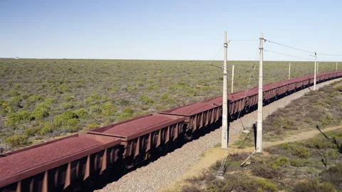 Freight train carrying minerals in rural landscape Vídeos de archivo 345190338