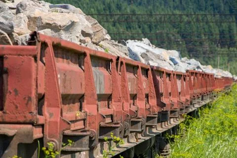 Freight train loaded with stones and minerals. Stockfoto's