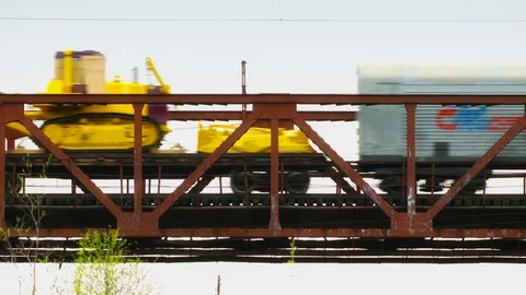Freight train moving along the bridge over the river Vidéo 101670399