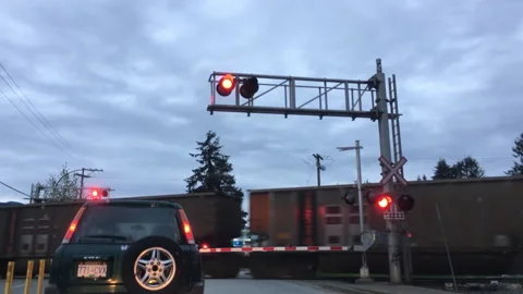 Freight Train Moving Fast at Railroad Crossing with Red Signal Lights Vídeos de archivo 344386900