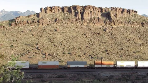 Freight Train passing a beautiful desert mountain ridge in Kingman Arizona 스톡 동영상 80461803