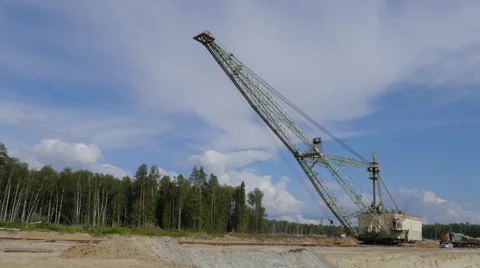Freight Train Passing neat giant crane Видео 53032920