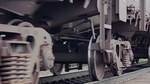 Freight train wheels moving on railway tracks. Vidéo 335205291