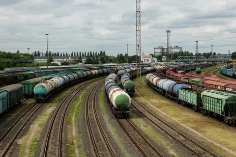 Freight train yard with multiple cargo cars and tracks Fotos de archivo