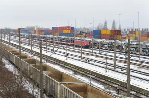 Freight unloading and loading railway station. On the platform there are wago Foto stock