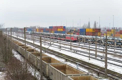 Freight unloading and loading railway station. Logistic concept. Foto stock