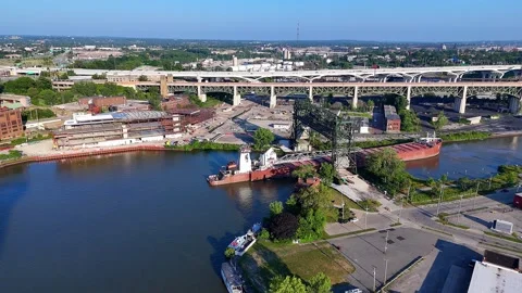 Freighter passing beneath lifted Carter Road Bridge on Cuyahoga River Vídeos de archivo 325370969