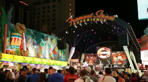 Fremont Experience with Musical Performance 스톡 동영상 11019819