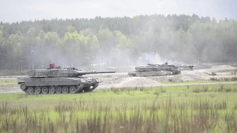 French AMX Char Leclerc main battle Tank firing its gun Stock-Footage 75836902