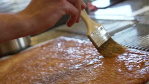 French Bakery chef glazing a mille feuille 스톡 동영상 238501909