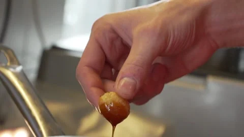 French Bakery chef making caramel choux 스톡 동영상 238502169