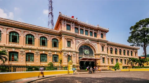 The french building-post office in Ho Chi Minh city, Vietnam Vídeo Stock 38731709