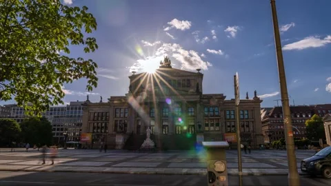 French Dome, Time-Lapse Sun Setting Behind Gendarmenmarkt Berlin 스톡 동영상 139023426