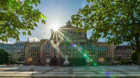 French Dome, Time-Lapse Sun Setting Behind Gendarmenmarkt Berlin Stockbeeldmateriaal 139847995
