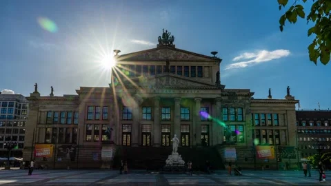 French Dome, Time-Lapse Sun Setting Behind Gendarmenmarkt Berlin 库存影片 139848012