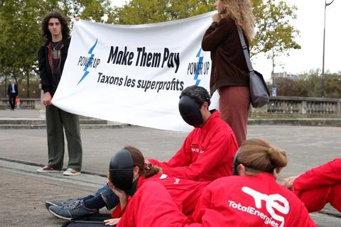 French environmental groups protest about 'big polluters' taxation in Paris, Fra Stock Photos