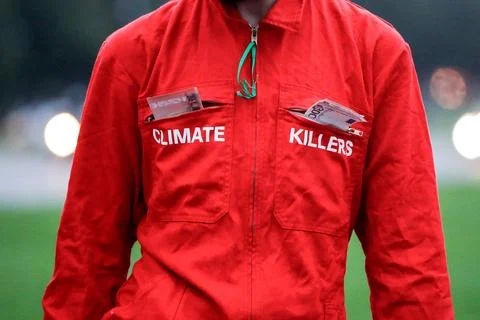 French environmental groups protest about 'big polluters' taxation in Paris, Fra Stock-Fotos
