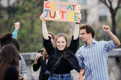 French environmental groups protest about 'big polluters' taxation in Paris, Fra Stock-Fotos