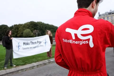 French environmental groups protest about 'big polluters' taxation in Paris, Fra Stock Photos