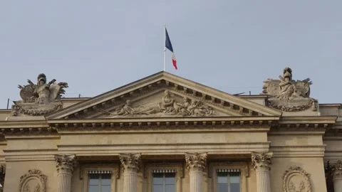 French flag flying above architectural building in Paris Vídeo Stock 344829068