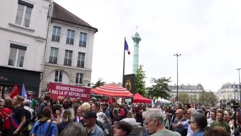 French leftist protesters rally against Macron's government, París, FR - 22 Sep  Stock Footage 285283532