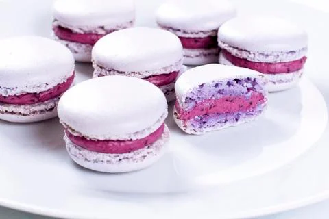 French Macarons with cranberries Foto stock