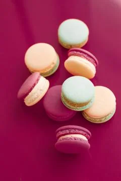 French macaroons on cherry pink background, parisian chic cafe dessert, sweet Stockfoto's