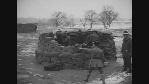 French officer instruct the men to throw hand grenades - 1917-1918 Vídeos de archivo 83702696