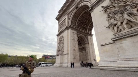 French soldier patrolling the Arc de Triomphe in Paris, France Stock Footage 337783392