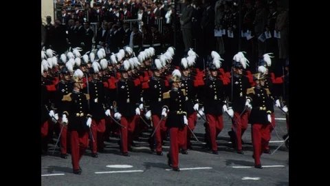 French troops marching, Champs Elysees, Bastille Day Parade, 2, Paris, 1970 Vídeos de archivo 85866386