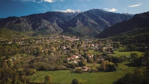 French village surrounded by mountain, fields and forest 스톡 동영상 89875277