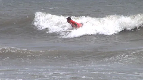 Frenetic surfer from beach Video stock 24434997