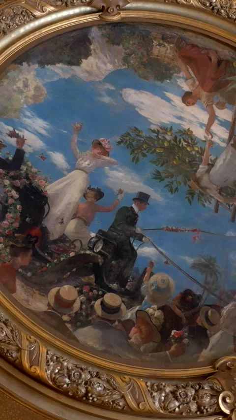 Frescoes on ceiling of ancient restaurant in center of Paris. Vertical video 库存影片 302540261