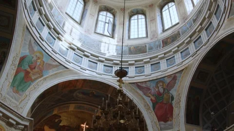 Frescoes on the ceiling vault of an Orthodox church. Church service on Sunday 스톡 동영상 253877053