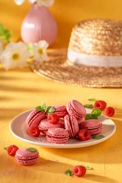 Fresh and delicious raspberry macarons made of berries and sugar. 스톡 사진