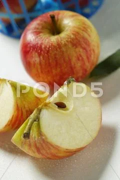 Fresh apple and apple wedges Stock Photos