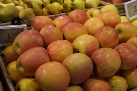 Fresh apples of different varieties. 스톡 사진