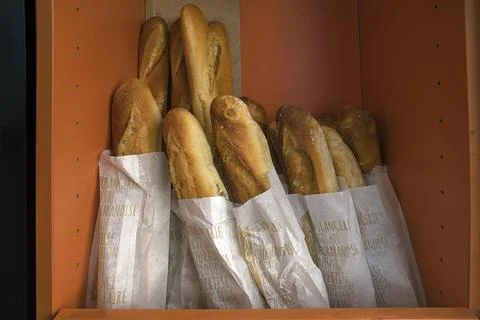 Fresh baguettes in a bread box of a bakery Paris France Europe Foto stock