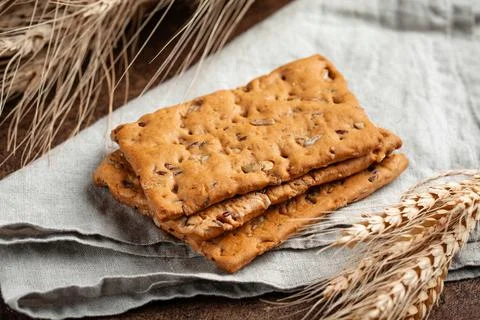 Fresh baked flat multigrain bread Foto stock