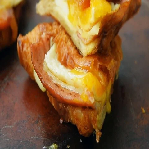 Fresh baked ham and cheese croissant Video stock 69543589